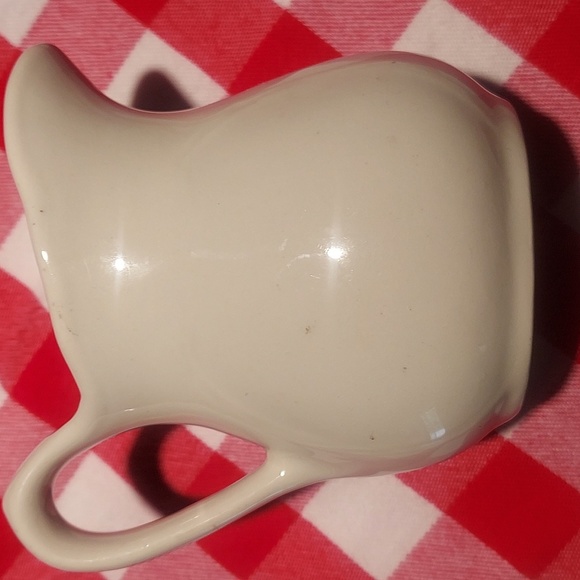 Vintage country Decor.  Small Pitchers lot - Picture 8 of 11